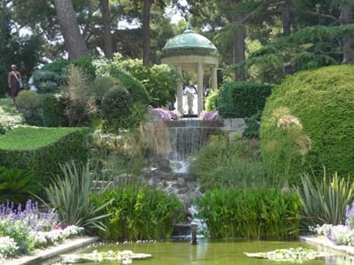 The beautiful Ephrussi Rothschild villa and gardens in Cap Ferrat.Join us on our 2018 Monaco Historique grand prix tour.