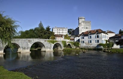 Les Griffons, Bourdeilles.Join us on our Angouleme Circuit des Remparts tour